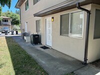 Building Photo - Remodeled Davis Townhouse