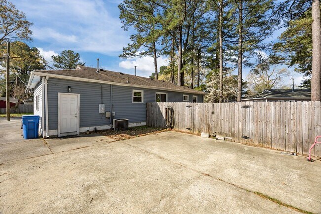 Building Photo - Quiet 3-Bedroom Home with Spacious Garage – Convenient Chesapeake Location