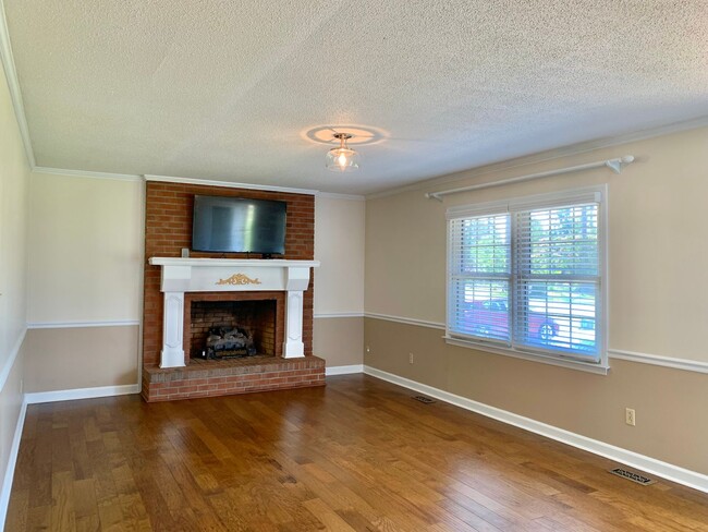 Building Photo - Charming Updated Home, Quiet Street Near Base, Fenced Yard!