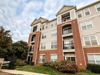 Building Photo - Sunny 1 Bed 1 Bath Condo In Beautiful Fairfax Ridge Condo