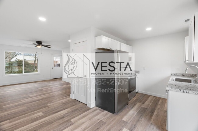 Building Photo - 61 Scates St