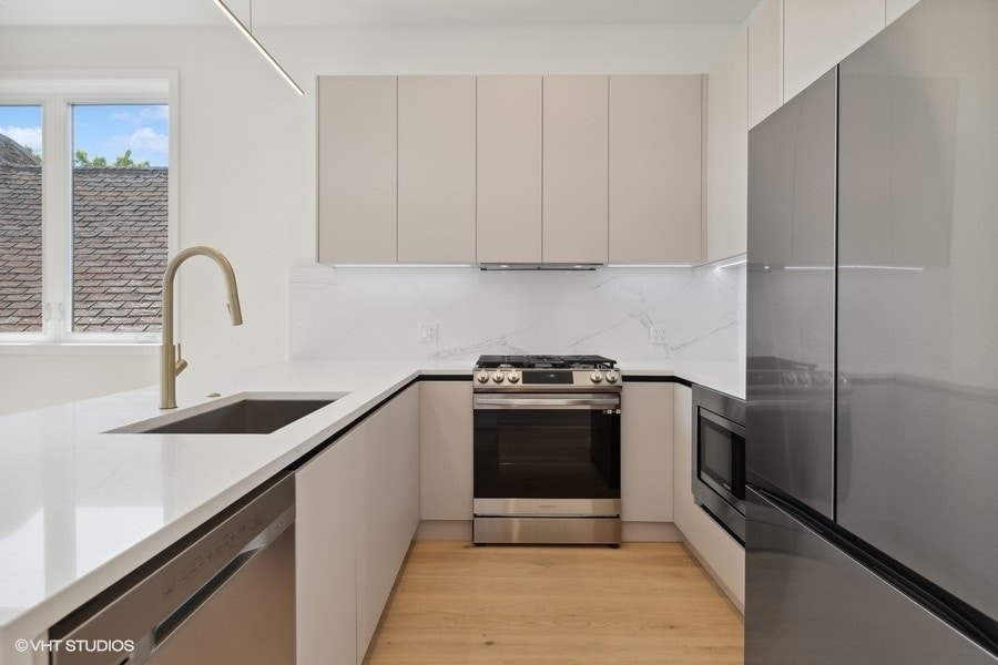 Kitchen - 2132 W Rice St