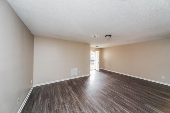 Building Photo - 4663 Royal View Dr