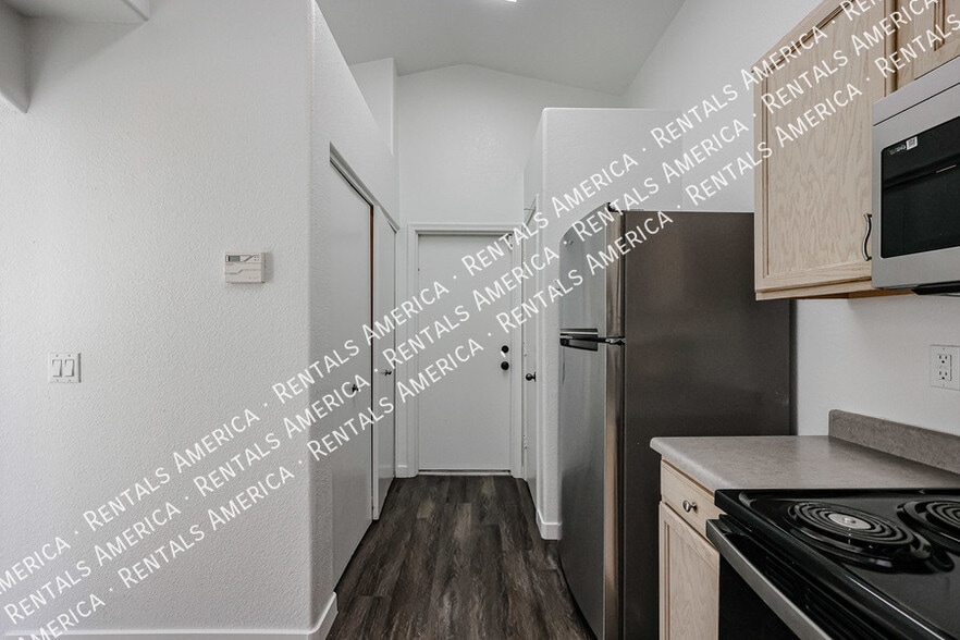 Building Photo - 12731 W Sharon Dr