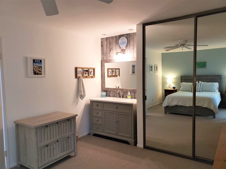 Master bedroom # 1 vanity closet - 665 The Village