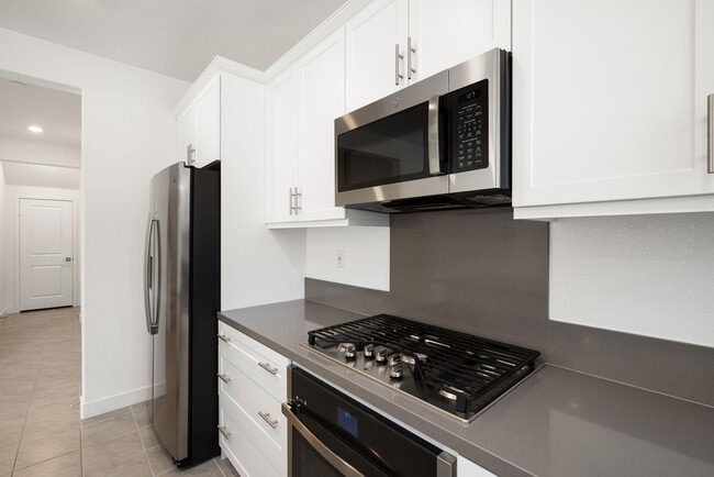 Building Photo - 76305 Columbia Dr