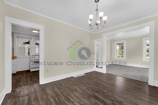 Building Photo - 3 Bedroom Eastown Home! AVAILABLE NOW!