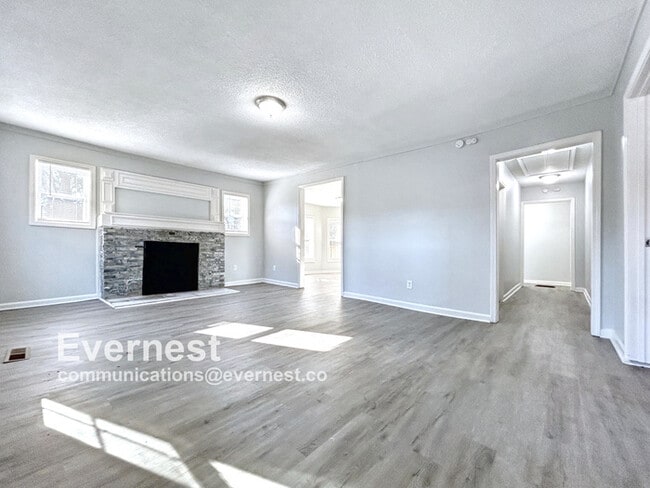 Building Photo - Charming 3-Bedroom, 2-Bathroom Home / Pet-...