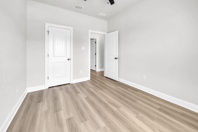Building Photo - 4603 Jayhawk Dr