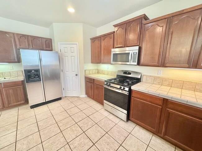 Building Photo - Lovely 2 Story Home In East Woodland In Great Location