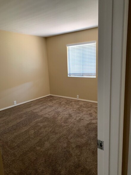 downstairs master bedroom - 10157 Caminito Jovial