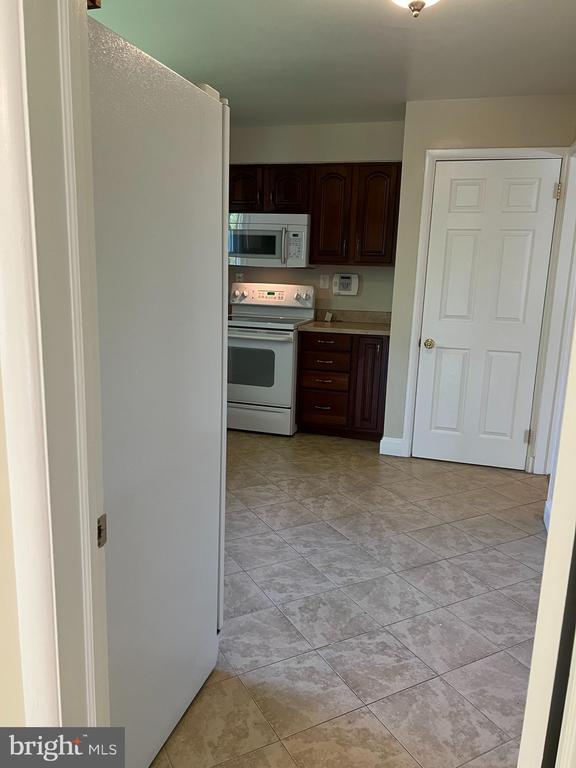 Building Photo - 4616 Willow Run Dr