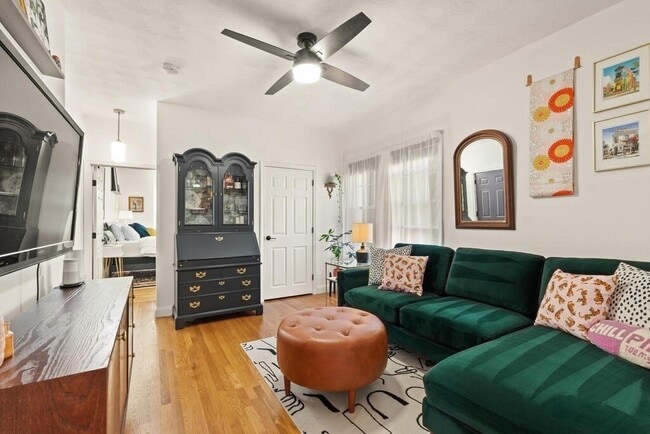 Building Photo - 166 Brooks St