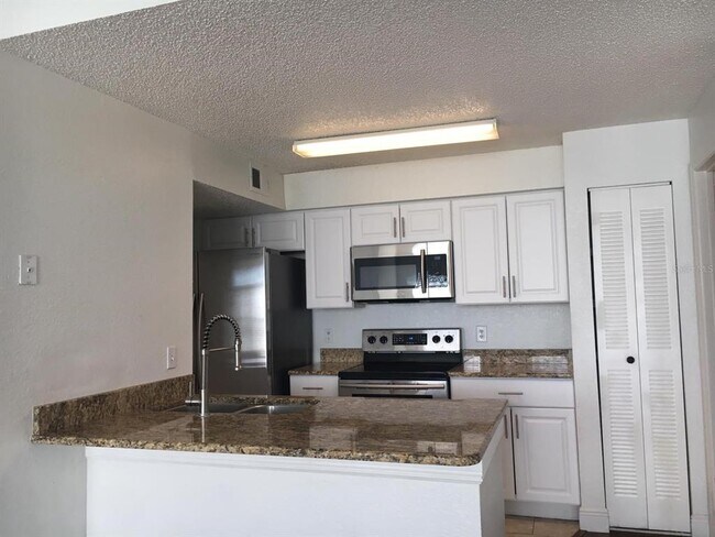 Building Photo - 2218 Grand Cayman Ct