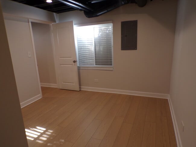 Building Photo - 615 Windsor Dr