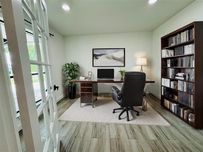 Building Photo - 2500 Harrowden Dr