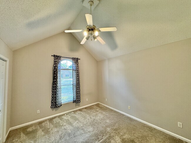 Building Photo - 218 Oligi Cir