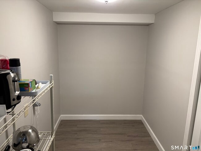 Building Photo - 961 N High St