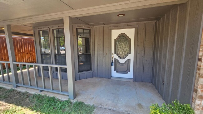 Building Photo - 1700 Kendolph Dr