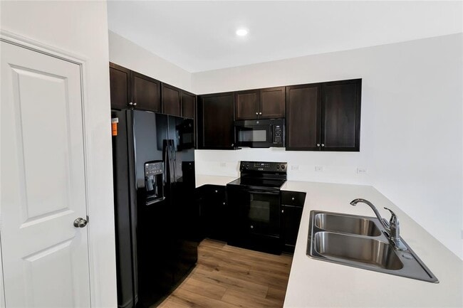 Building Photo - 160 The Bad Wy