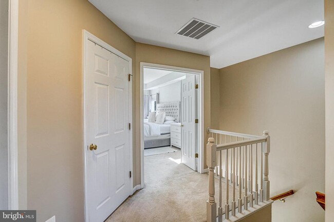 Building Photo - 8535 Wyngate Manor Ct