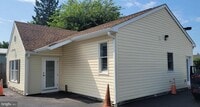 Building Photo - 410 Barnes St