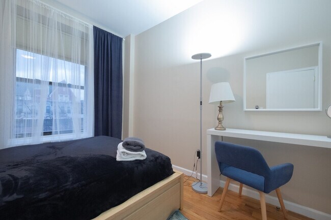 Building Photo - 230 W 113th St