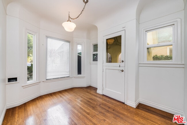 Building Photo - 1211 S Genesee Ave