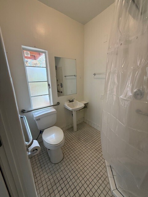 Building Photo - 1241 N Norris Ave