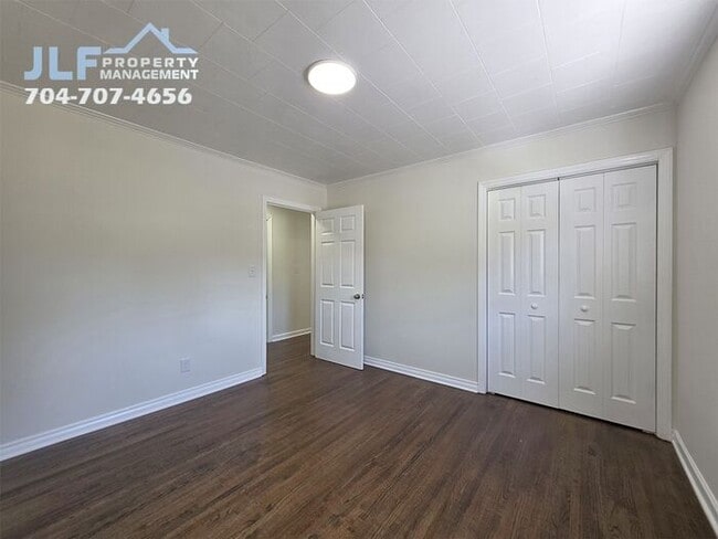 Building Photo - Fully Renovated 3 Bed/1 Bath Cottage in Wo...