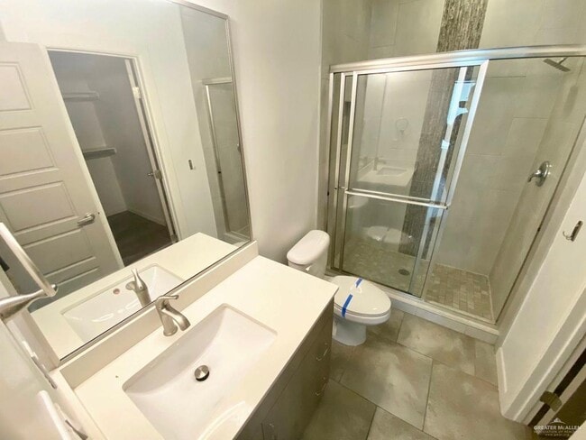 Building Photo - 14 Sprague St W