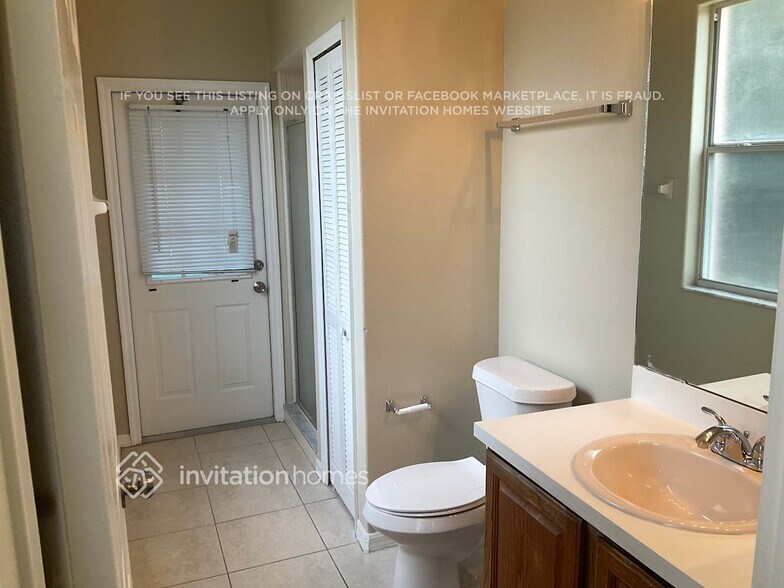 Building Photo - 14420 Stamford Cir