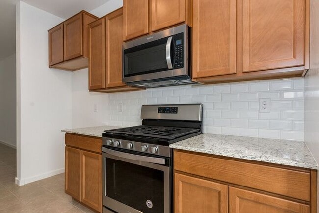 Building Photo - Comfortable living in a quiet neighborhood