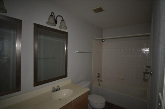 Building Photo - 12724 Bartholdi St