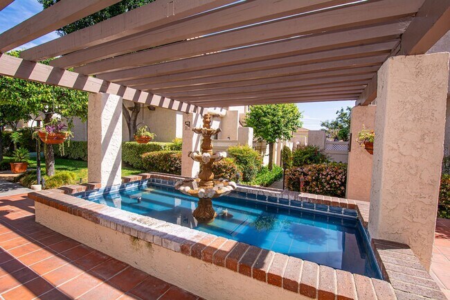 Building Photo - 848 W Huntington Dr