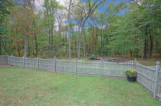 Building Photo - 104 Country Club Rd