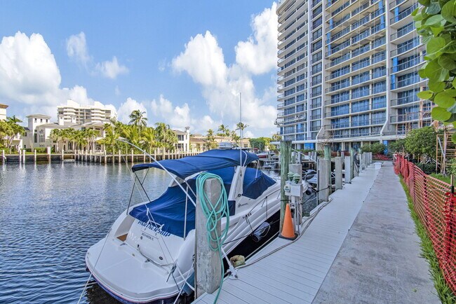 Building Photo - 4740 S Ocean Blvd