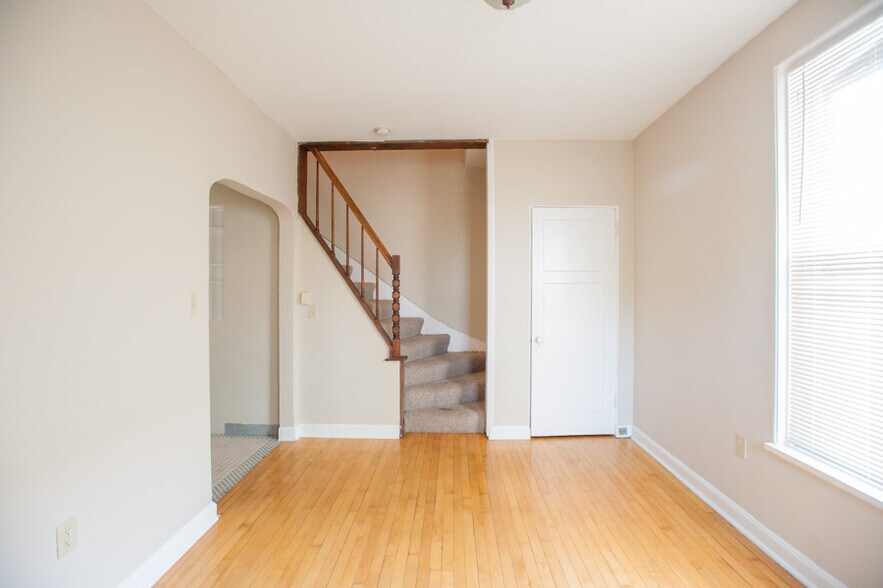 Primary Photo - 1669 N Humboldt Ave
