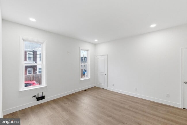 Building Photo - 213 Hermitage St