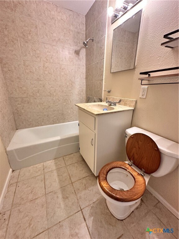 Building Photo - 202 Oak Ridge Dr