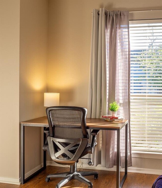 Building Photo - 11618 Sherwood Forest