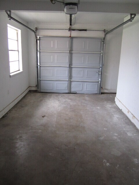 Building Photo - 4029 N Nicklas Ave