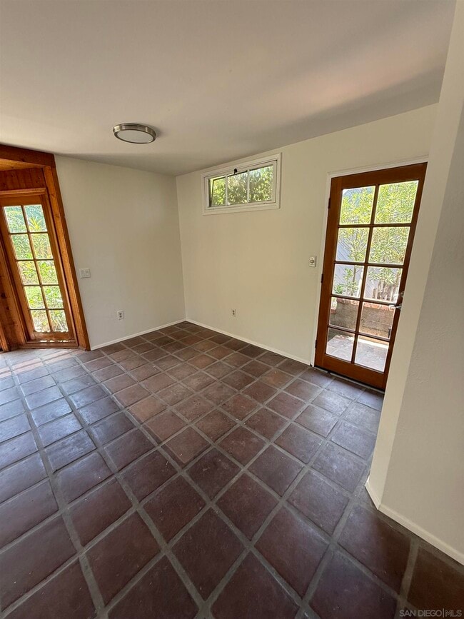 Building Photo - 950 Stratford Ct