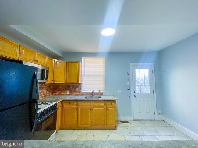 Building Photo - 2113 Mountain St