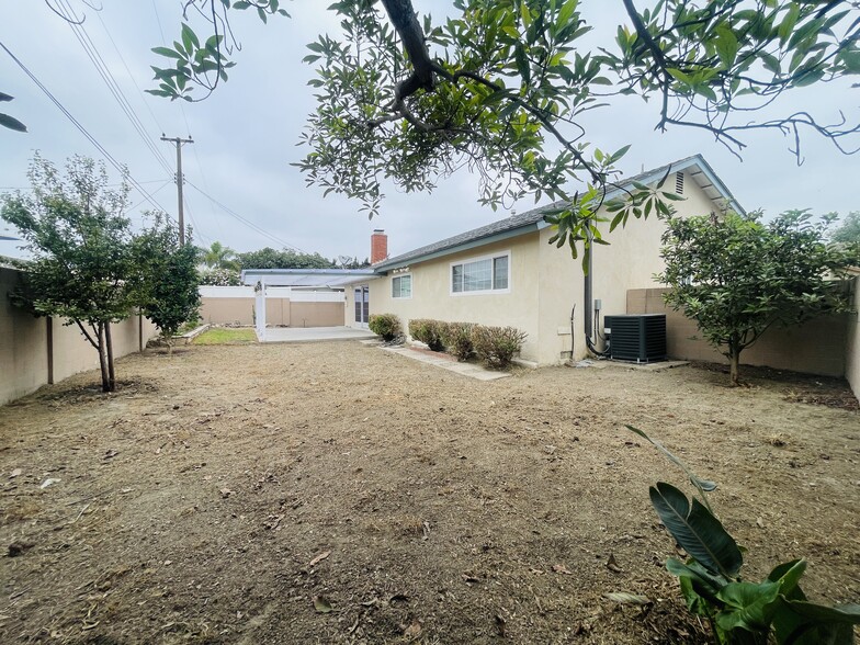 Building Photo - 10473 Rose Ann Cir