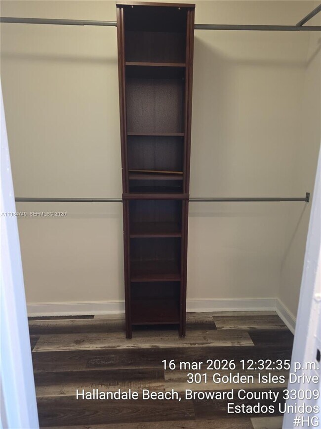 Building Photo - 301 Golden Isles Dr