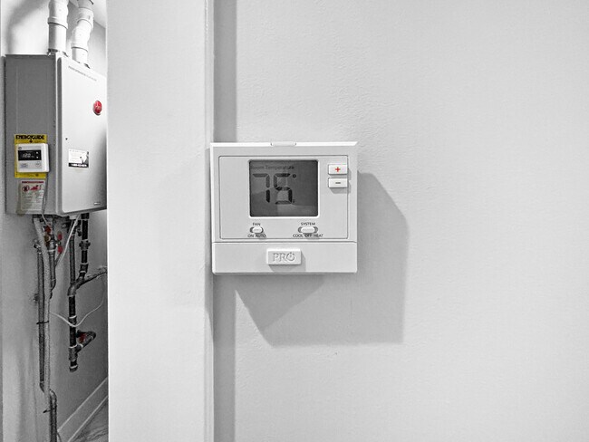 Building Photo - 1634 W Cermak Rd