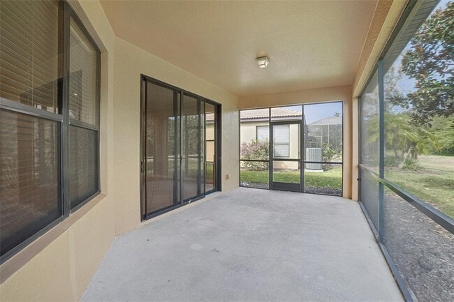 Building Photo - 127 Silver Falls Dr