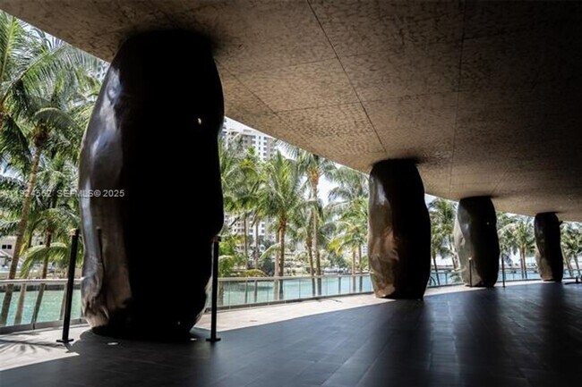 Building Photo - 495 Brickell Ave