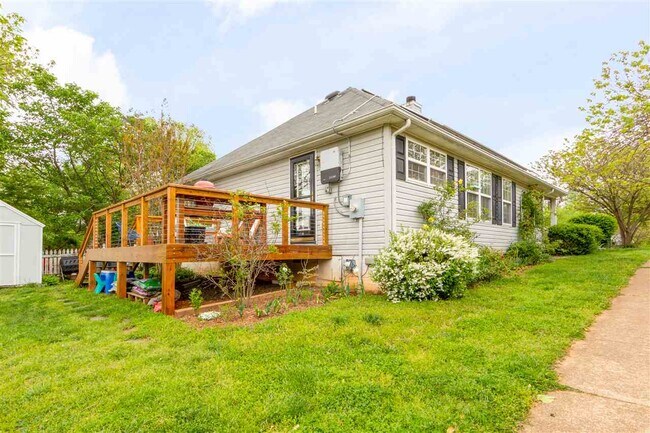 Building Photo - 115 Chisholm Pl